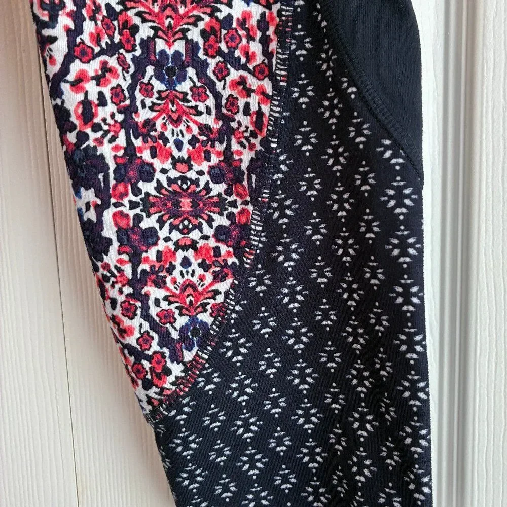 Athleta Leggings Women's XS Navy & Coral Floral Athletic Capris Activewear